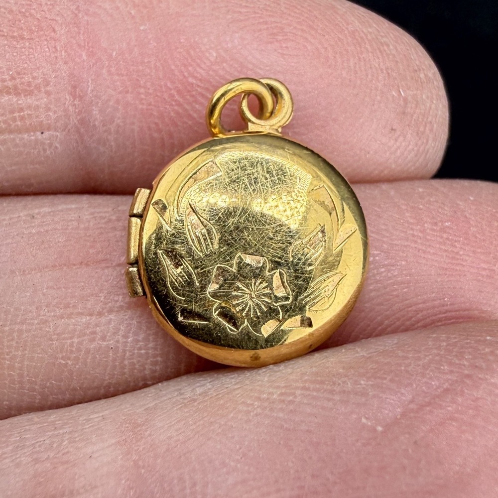 Vintage Estate W.E.H Gold Filled Locket Gold Floral Engraved Round Small Pendant